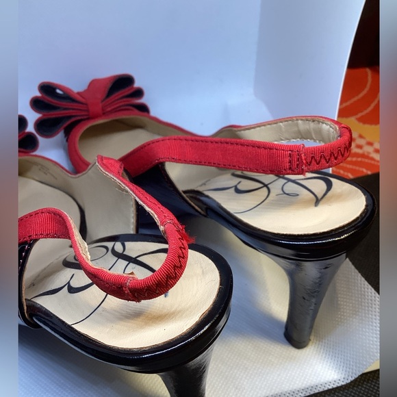 J.RENEE RED AND BLACK HEELS - Picture 3 of 12